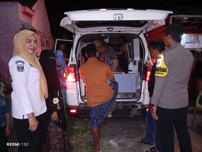 
 Wujud Kepedulian Polri, Aipda Andi Rusman Kawal Penanganan ODGJ Hingga Dievakuasi