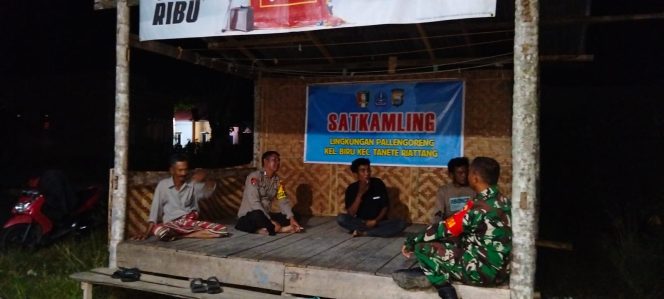 
 Satkamling Tetap Aktif, Bhabinkamtibmas Kelurahan Biru Dorong Partisipasi Warga Jaga Keamanan