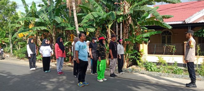 
 Semangat Merah Putih, Bhabinkamtibmas Dampingi Latihan Gerak Jalan Kecamatan Tanete Riattang Timur