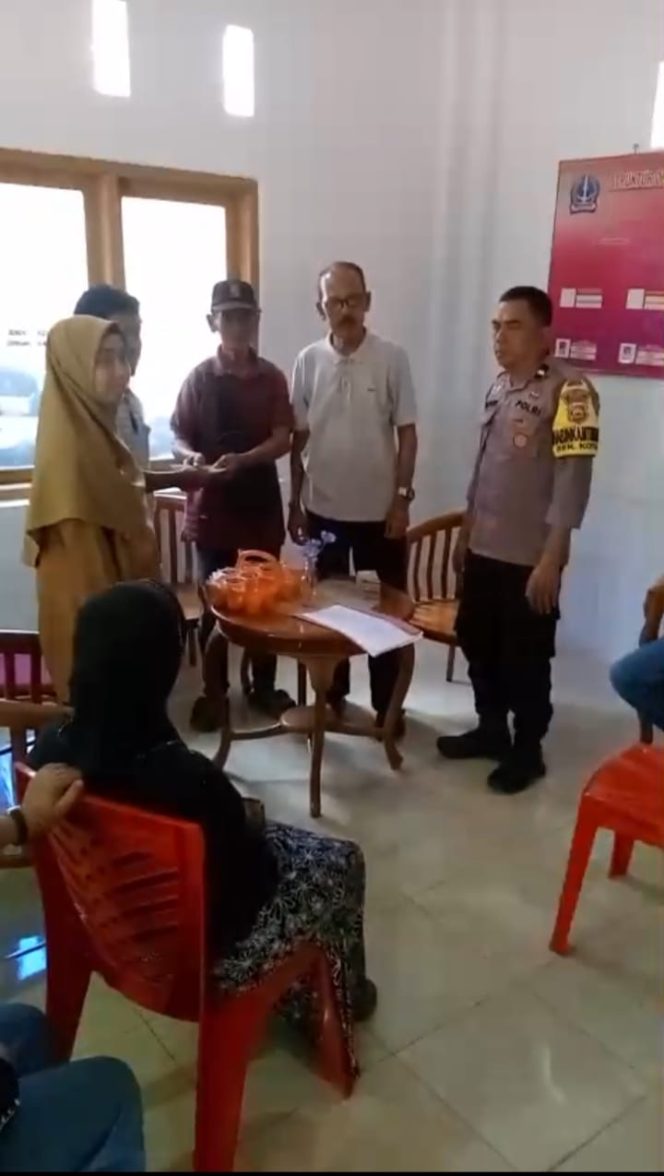 
 Musyawarah Jadi Solusi, Aiptu Ulpiadi Dampingi Penyelesaian Sengketa Tanah Secara Kekeluargaan