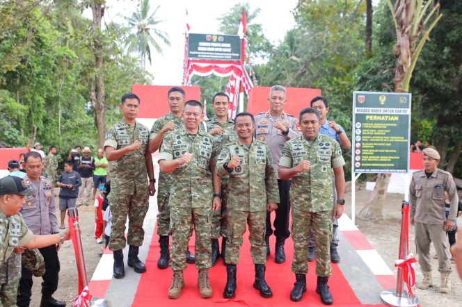
 Wakapolres Bone Hadiri Peresmian Jembatan Perintis di Awangpone, Bukti Sinergi Bangun Infrastruktur untuk Rakyat