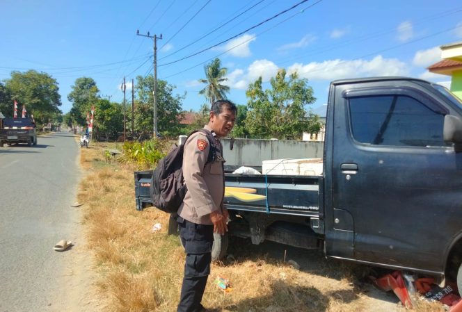 
 Ka SPKT Polsek Tellu Siattinge Aiptu Hamka Lakukan Datangi TKP Kecelakaan Lalu Lintas
