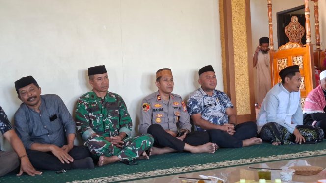 
 Kapolsek Tellu Siattinge Hadiri Peringatan Maulid Nabi Muhammad SAW, Pererat Silaturahmi dengan Masyarakat