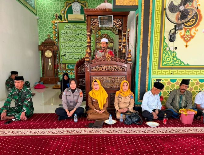 
 Wakapolsek Tellu Siattinge dan Bhabinkamtibmas Hadiri Maulid Nabi Muhammad di Desa Waji
