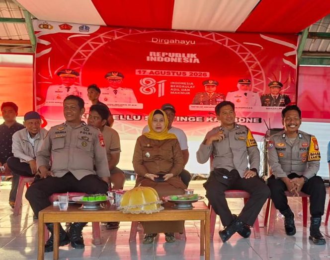 
 Berikan Rasa Aman Kepada Warga, Personil Polsek Tellu Siattinge Lakukan Pengamanan Turnamen Sepak Bola
