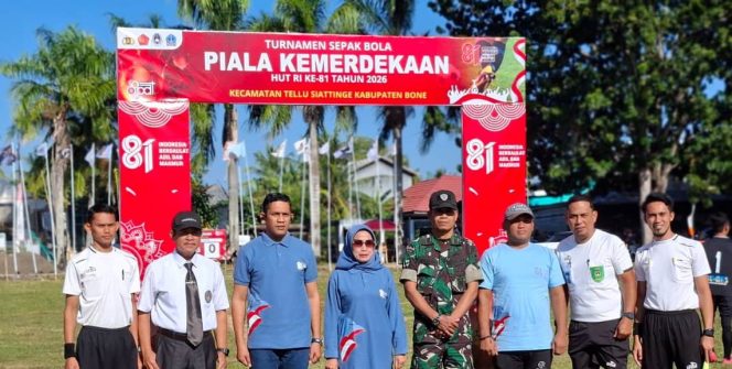 
 Kapolsek Tellu Siattinge Hadiri Pembukaan Turnamen Sepak Bola Piala Kemerdekaan di Kecamatan Tellu Siattinge