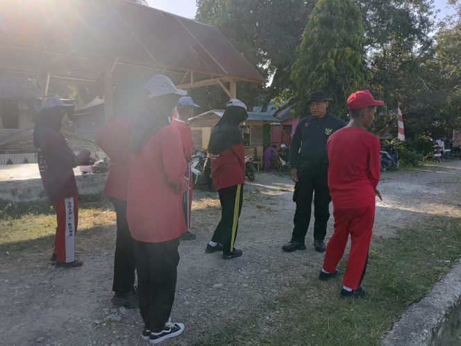 
 Brigpol Sultan Berikan Materi Dasar PBB Kepada Peserta Pelatihan Paskibra
