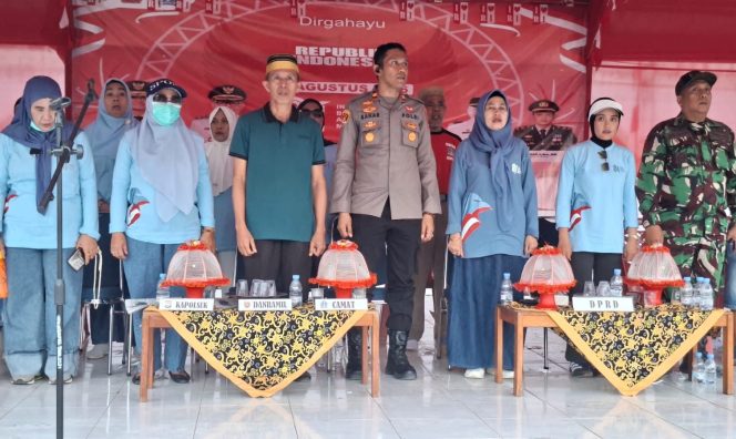 
 Kapolsek Tellu Siattinge Hadiri Penutupan Turnamen Sepak Bola Piala Kemerdekaan di Kelurahan Tokaseng