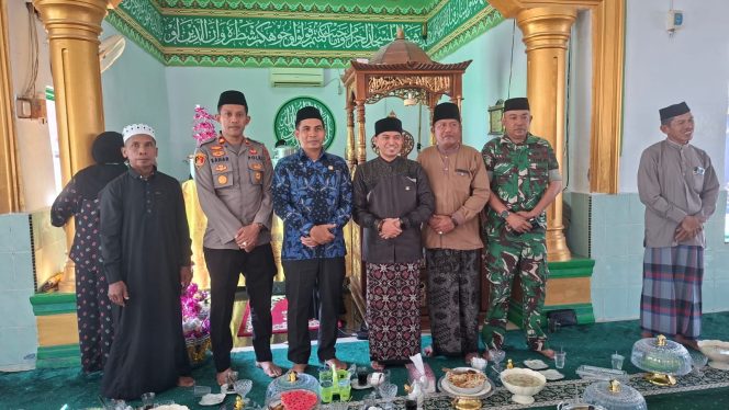 
 Kapolsek Tellu Siattinge Hadiri Peringatan Maulid Nabi Bersama Warga di Desa Sijelling