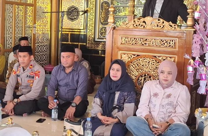 
 Kapolsek Tellu Siattinge Hadiri Acara Maulid Nabi di Desa Patangnga, Wujudkan Kebersamaan Dengan Masyarakat