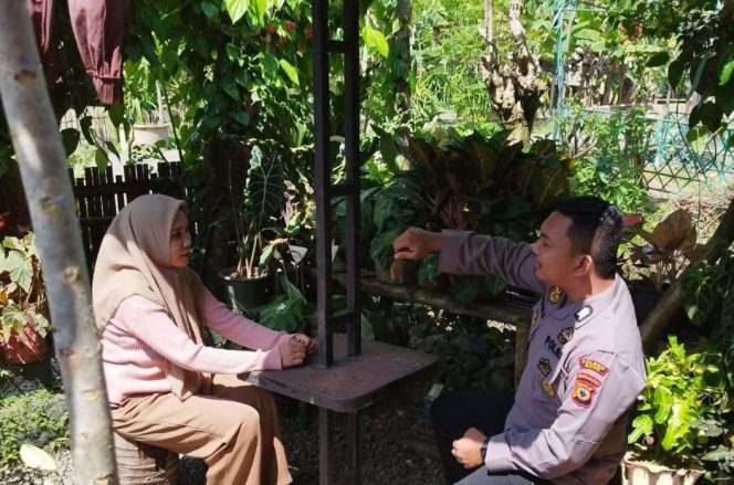 
 Membangun Kepercayaan dan Komunikasi di Masyarakat, Pak Bhabin ini Lakukan Sambang Desa