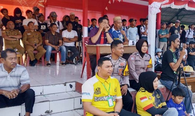 
 Jelang Akhir Turnamen Sepak Bola, Polsek Tellu Siattinge Terus Kawal dan Lakukan Pengamanan di Seputaran Lapangan