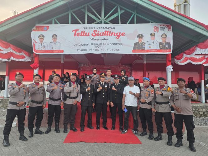 
 HUT Kemerdekaan Republik Indonesia Ke-81 Tahun 2026, Personil Polsek Tellu Siattinge Pelaksana Upacara di Lapangan Kelurahan Tokaseng