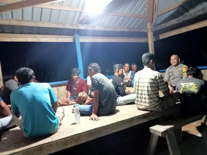 
 Tingkatkan Keamanan Wilayah, Bripka Wiwin Susanto Rutin Sambangi dan Bina Satkamling
