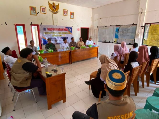 
 Bripka Saharuddin Menghadiri Kegiatan Rembuk Stunting dan Musdes Penyusunan RKPDes di Desa Sijelling