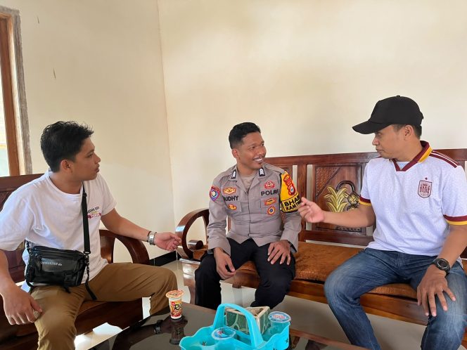 
 Brigpol Rudianto Berbaur Bersama Warga dan Bangun Komunikasi Demi Situasi yang Aman dan Kondusif di Desa Binaannya