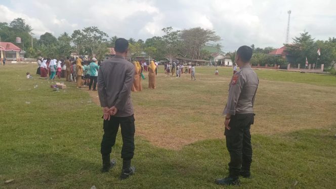 
 Polsek Awangpone Laksanakan Pengamanan Pertandingan Futsal HUT Ke-81 Kemerdekaan RI di Kecamatan Awangpone