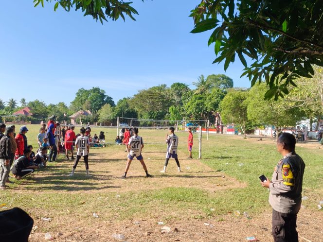 
 ‎Polsek Awangpone Laksanakan Pengamanan Pertandingan Sepak Takraw HUT Ke-81 Kemerdekaan RI di Kecamatan Awangpone