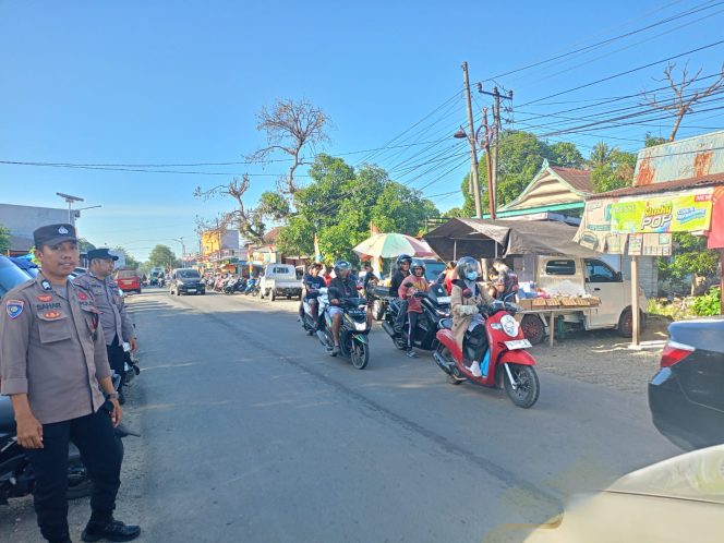 
 Kepolisian Sektor Awangpone Polres Bone Pengamanan di Pasar Paccing  ‎