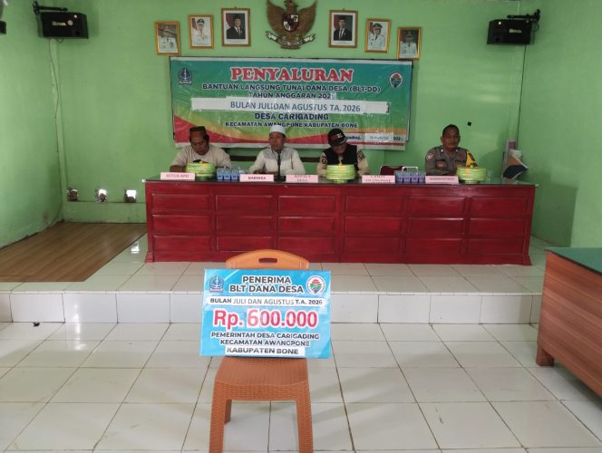 
 ‎Polsek Awangpone Kawal Penyaluran BLT Dana Desa Carigading untuk Pengentasan Kemiskinan Ekstrem