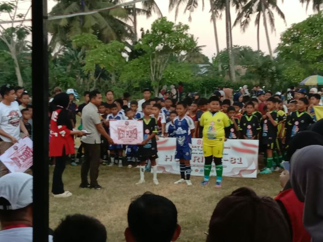 
 Kapolsek Ulaweng Hadiri Penutupan Pertandingan Sepak Bola Antar-SD se-Kecamatan Ulaweng