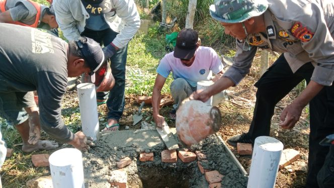 
 ‎Polsek Awangpone Dampingi Penentuan dan Pematokan Titik Koordinat untuk Keselamatan Penerbangan Bandara Arung Palakka Bone
