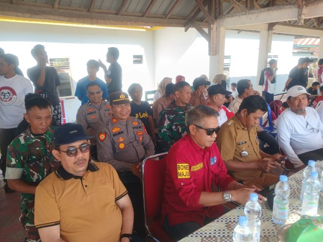 
 ‎Kapolsek Cenrana Hadiri Penutupan Turnamen Sepak Bola Piala Kemerdekaan Pemuda Cenrana.