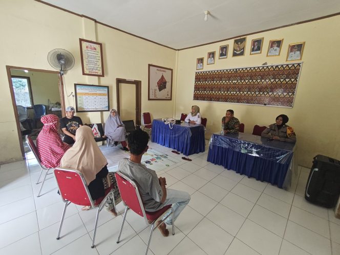 
 Melalui Problem Solving, Bhabinkamtibmas Brigpol Elvira Sari Berhasil Menyelesaikan Permasalahan Warga