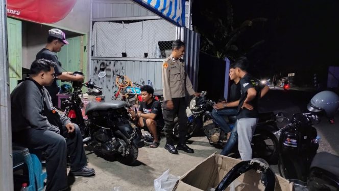 
 Patroli Biru Polsek Palakka Pastikan Situasi Kamtibmas Tetap Kondusif