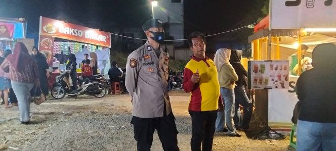 
 Personel Polsek Ulaweng Lakukan Pengamanan Malam Kesenian di Bumi Perkemahan Lapangan Andi Makkulawu Tacipi