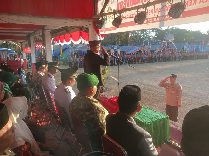 
 ‎Kapolsek Cenrana Polres Bone Jadi Inspektur Upacara Penurunan Bendera Peringatan HUT RI Ke-81