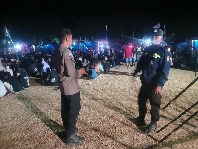 
 ‎Berikan Rasa Aman, Personil Polsek Cenrana Lakukan Pengamanan Di Lokasi Perkemahan