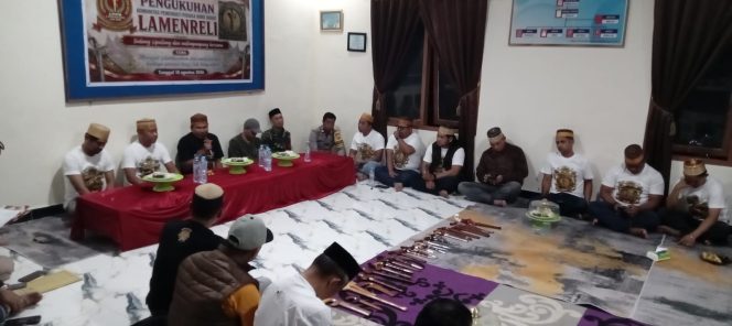 
 Bhabinkamtibmas Hadiri Pengukuhan Komunitas Pemerhati Pusaka di Kantor Desa Manurunge