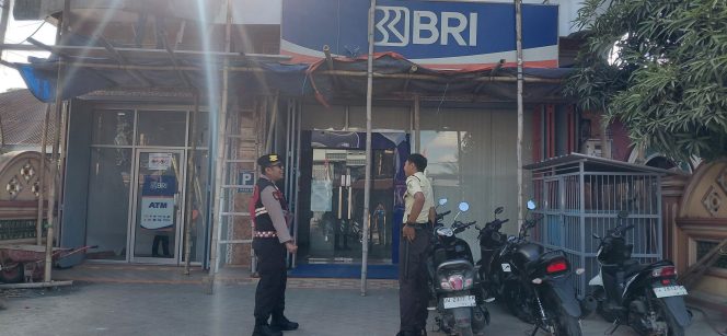
 Polsek Ajangale Perkuat Pengamanan Objek Vital Melalui Patroli Dialogis