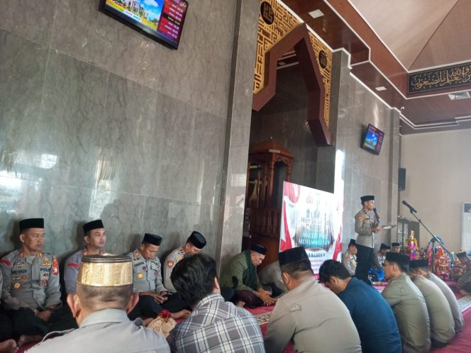 
 ‎Kapolsek Awangpone Hadiri Peringatan Maulid Nabi Muhammad SAW Bersama Keluarga Besar Polres Bone