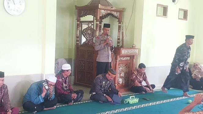 
 ‎Kapolsek Awangpone Hadiri Peringatan Maulid Nabi Muhammad SAW di Dusun Cempae Desa Matuju