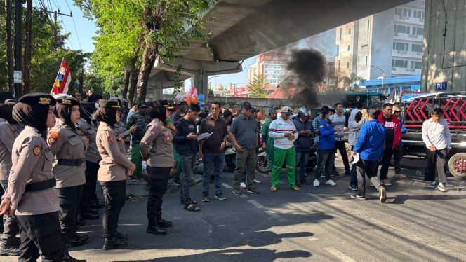 
 Aksi Kegiatan Menyampaikan Pendapat di Makassar Berjalan Aman, Tertib dan Kondusif, Polda Sulsel Kedepankan Pengamanan Humanis