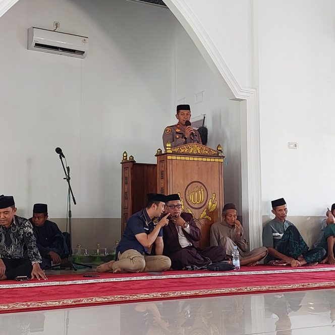 
 Kapolsek Palakka Hadiri Peringatan Maulid Nabi Muhammad SAW di Desa Panyili, Sampaikan Pesan Kamtibmas