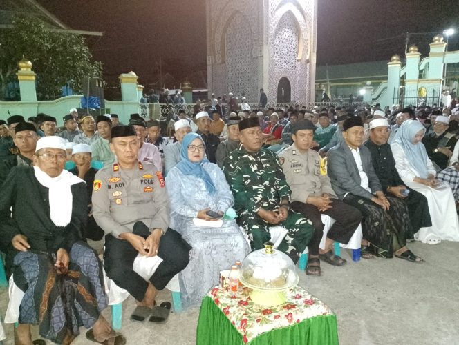 
 Kapolsek Ajangale Bersama Bhabinkamtibmas Hadiri Maulid Nabi Muhammad SAW di Pompanua Riattang