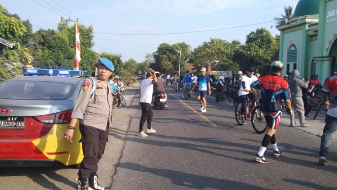 
 Demi Keselamatan Peserta, Polsek Ajangale Kawal Fun Bike hingga Garis Finish