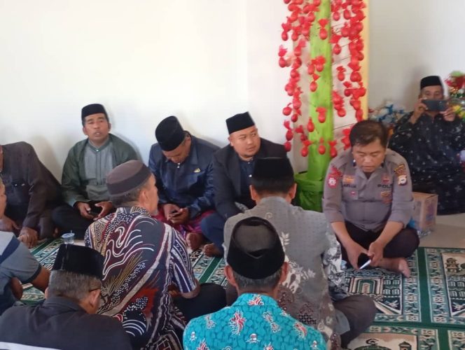 
 ‎Pererat Silaturahmi, Personel Polsek Cenrana Hadiri Peringatan Maulid Nabi Muhammad SAW