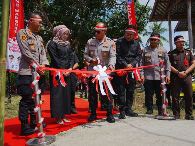 
 Wakapolda Sulsel Resmikan Jembatan di Dusun Bulu, Wujud Nyata Polri Hadir Berikan Manfaat bagi Masyarakat