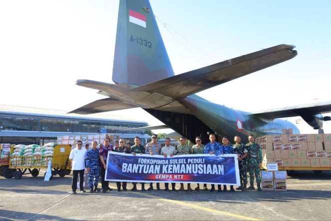 
 Kapolda Sulsel Hadiri Pelepasan Bantuan Kemanusiaan Forkopimda Sulsel untuk Korban Gempa NTT