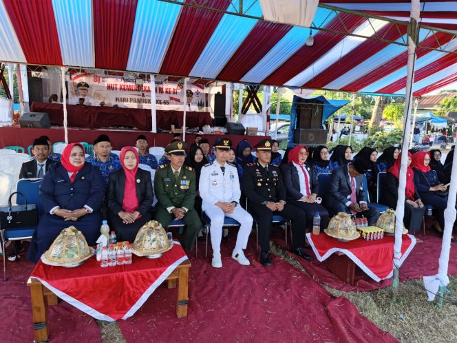 
 Personel Polsek Palakka Ikuti Upacara Peringatan HUT ke-81 Kemerdekaan RI di Desa Melle