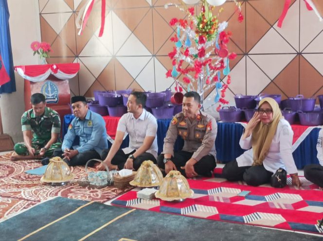 
 Kapolsek Palakka Hadiri Peringatan Maulid Nabi Besar Muhammad SAW 1448 H di Kantor Camat Palakka