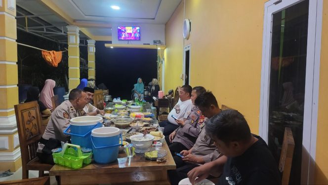 
 IPTU A.SOFYAN WAKA POLSEK  KUNJUGAN DI DESA , POLSEK TONRA,  POLRES BONE