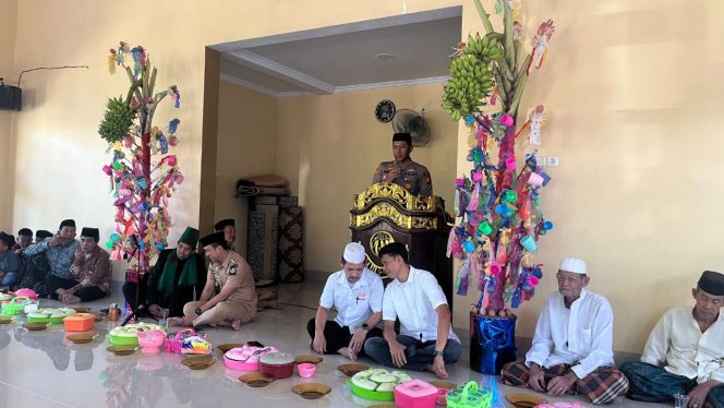 
 ‎Kapolsek Palakka Hadiri Peringatan Isra Mi’raj di Masjid Taqwa Desa Pasippo, Sampaikan Pesan Kamtibmas
