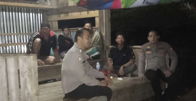 
 Patroli Dialogis Polsek Mare, Ciptakan Kamtibmas Kondusif di Tengah Masyarakat