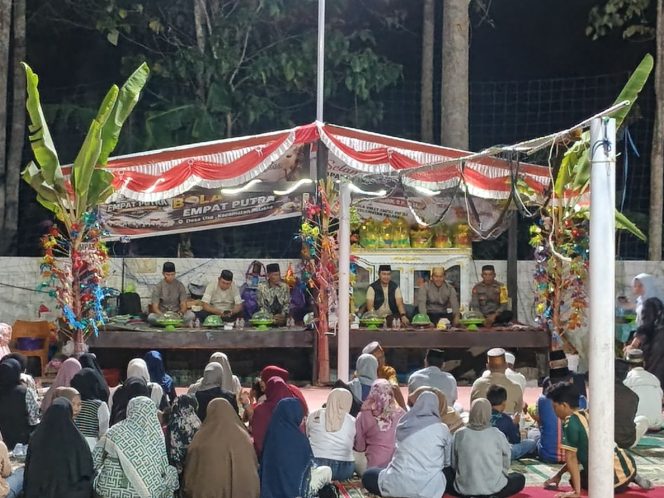 
 ‎Kekompakan Kapolsek dan Camat Palakka Hadiri Peringatan Isra Mi’raj di Desa Usa, Sampaikan Pesan Kamtibmas     ‎Palakka, Bone – Wujud sinergitas dan kekompakan unsur Forkopimcam Palakka kembali terlihat dalam kegiatan keagamaan di wilayah Kecamatan Palakka. Kapolsek Palakka bersama Camat Palakka menghadiri undangan peringatan Isra Mi’raj Nabi Muhammad SAW yang digelar di Desa Usa, Kecamatan Palakka, Kabupaten Bone.  ‎  ‎Kehadiran Kapolsek Palakka dan Camat Palakka dalam kegiatan tersebut mendapat sambutan hangat dari masyarakat yang memadati lokasi acara. Selain sebagai bentuk dukungan terhadap kegiatan keagamaan, kehadiran keduanya juga menjadi sarana mempererat hubungan silaturahmi antara pemerintah, kepolisian, dan masyarakat.  ‎  ‎Dalam kesempatan tersebut, Kapolsek Palakka menyampaikan pesan-pesan kamtibmas kepada seluruh warga yang hadir. Ia mengajak masyarakat untuk terus menjaga persatuan dan kerukunan antarwarga, serta meningkatkan kewaspadaan terhadap berbagai potensi gangguan keamanan yang dapat mengganggu ketertiban di lingkungan masing-masing.  ‎  ‎“Kami mengajak seluruh masyarakat untuk bersama-sama menjaga situasi kamtibmas agar tetap aman dan kondusif. Mari saling menghormati, menjaga persaudaraan, serta segera melaporkan kepada aparat apabila menemukan hal-hal yang berpotensi mengganggu keamanan,” ujar Kapolsek.  ‎  ‎Selain itu, Kapolsek juga mengingatkan masyarakat agar bijak dalam menggunakan media sosial serta tidak mudah terpengaruh oleh informasi yang belum jelas kebenarannya. Menurutnya, peran aktif masyarakat sangat dibutuhkan dalam menciptakan lingkungan yang aman dan nyaman.  ‎  ‎Sementara itu, Camat Palakka mengapresiasi antusiasme masyarakat dalam mengikuti peringatan Isra Mi’raj. Ia berharap nilai-nilai yang terkandung dalam peristiwa Isra Mi’raj dapat menjadi pedoman dalam kehidupan sehari-hari serta memperkuat kebersamaan di tengah masyarakat.  ‎  ‎Kegiatan berlangsung dengan penuh khidmat dan lancar hingga selesai. Melalui momentum Isra Mi’raj ini, diharapkan terjalin hubungan yang semakin harmonis antara pemerintah, kepolisian, tokoh agama, dan masyarakat dalam menjaga keamanan serta ketertiban di wilayah Kecamatan Palakka.