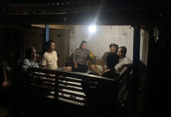 
 Bhabinkamtibmas Polsek Amali Rutin Laksanakan Pembinaan Satkamling